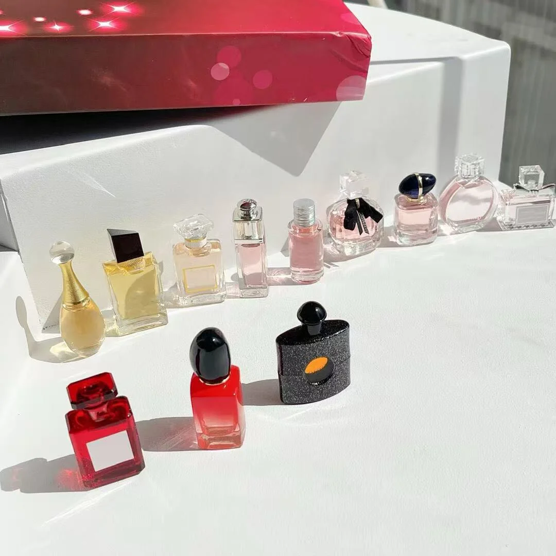 Mini perfume set detail
