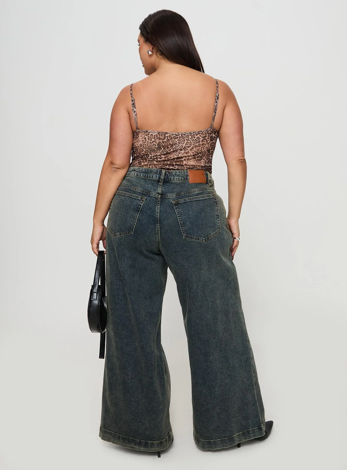Ziggie Low Rise Ultra Baggy Jeans Antique Wash Curve