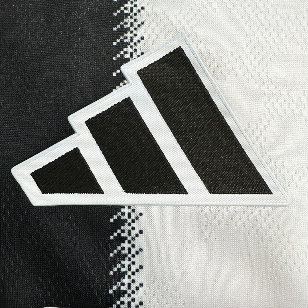 Player Version Newcastle United Home Jersey 2025/26